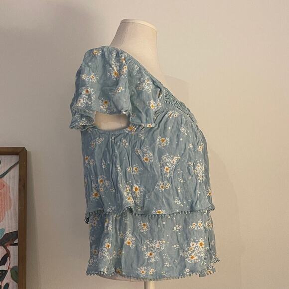 Floral Blue White Women's Flutter Sleeve Ruffle Hem Blouse Top | Size L - Picture 6 of 9
